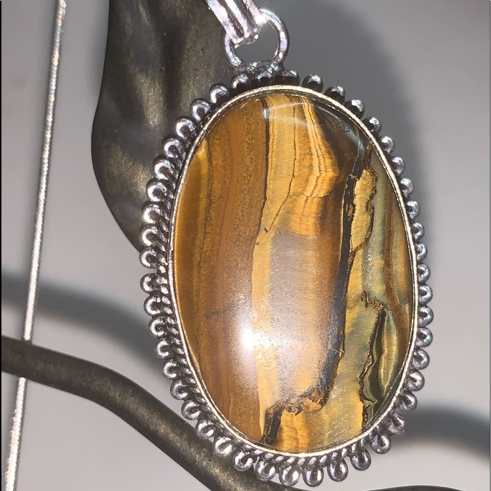 Tiger eye and silver pendant in a silver chain. - Picture 2 of 8